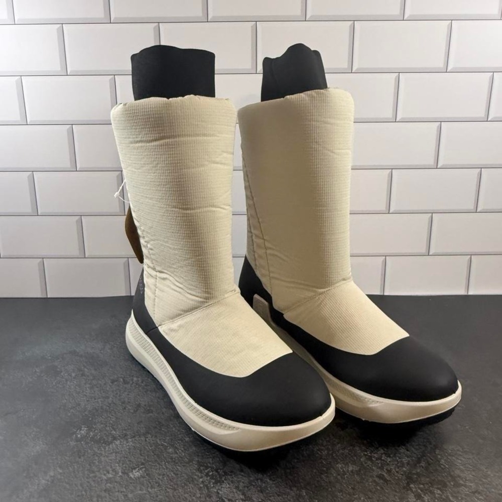 Ecco cream and black snow boots